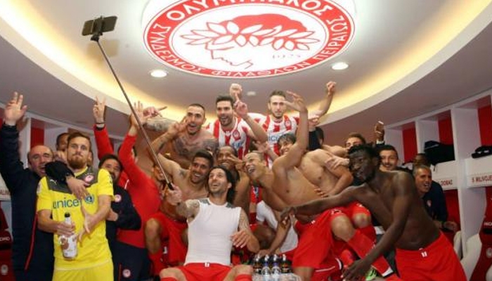 Η selfie για το 42ο και η σαμπάνια του Τσόρι – ΦΩΤΟ