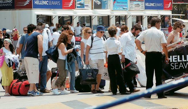 Ραγδαία πτώση των Ρώσων τουριστών για διακοπές στην Ελλάδα (video-ρεπορτάζ)