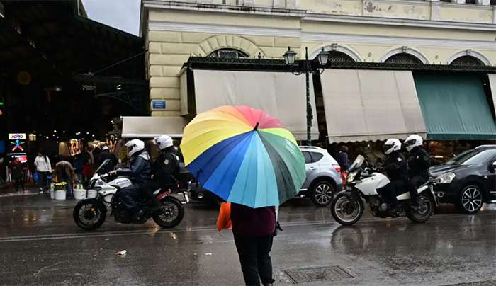 Καιρός σήμερα: Βροχές, καταιγίδες και χιόνια – Πτώση θερμοκρασίας και άνεμοι έως 7 μποφόρ