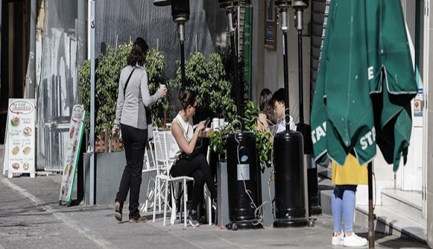 Το σχέδιο της κυβέρνησης για να ανοίξει νωρίτερα η εστίαση - Tραπεζοκαθίσματα παντού