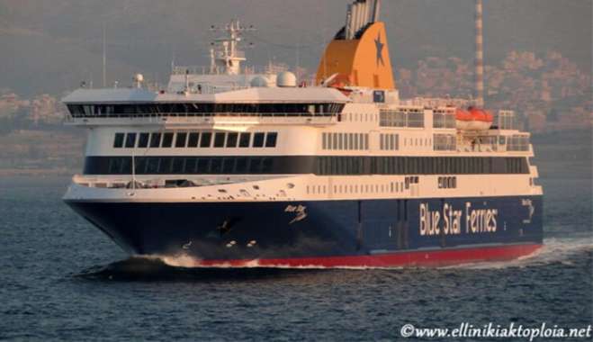 Το Blue Star Delos το πρώτο πλοίο που μπήκε στο λιμάνι του Πειραιά το 2025