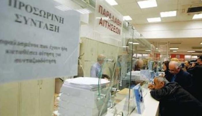 Ποιοι βγαίνουν στην σύνταξη φέτος από τα 56 και γλιτώνουν δύο &quot;κόφτες&quot;