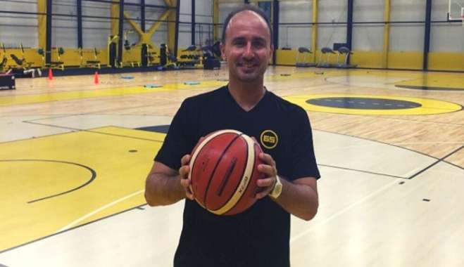 Ο Δημήτρης Γαλάνης στο United Basketball Camp
