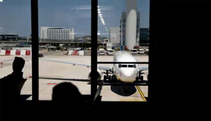 Αναγκαστική προσγείωση αεροσκάφους στο αεροδρόμιο «Ελ. Βενιζέλος» – Κατέρρευσε ο πιλότος