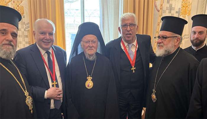 Τιμητική παρουσία του Μητροπολίτη Ναθαναήλ στην ιστορική βράβευση του Πατριάρχη στο Κοινοβούλιο
