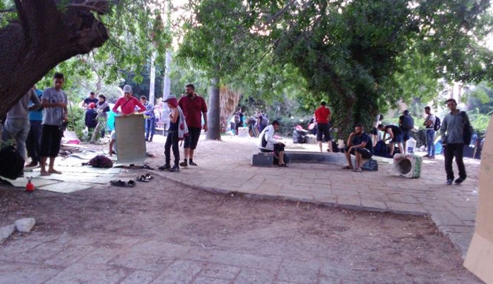 Άδειασε τα χαράματα από τους μετανάστες το πάρκο της πλατείας Πλατάνου (βίντεο)