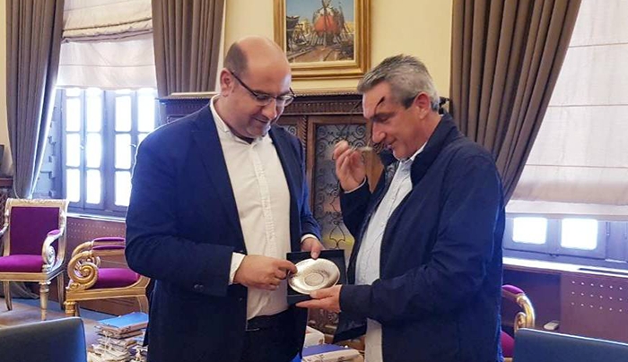 Συνάντηση του Περιφερειάρχη Ν. Αιγαίου με τον Δήμαρχο Λάρνακας αμέσως μετά την Διδυμοποίηση των Μαραθωνίων της Ρόδου και της Λάρνακας