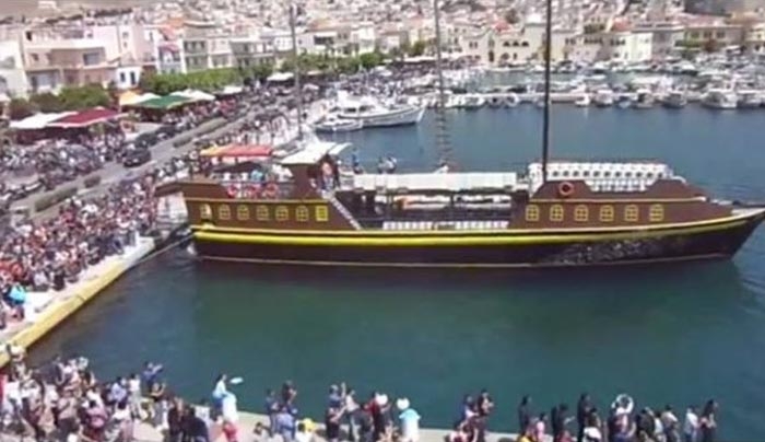 Εκρηκτική η πρώτη Ανάσταση στο λιμάνι της Καλύμνου-ΒΙΝΤΕΟ