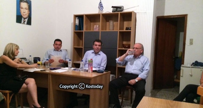 Ο Βουλευτής Δωδ/σου Μάνος Κόνσολας στην Κω, σε συνεδρίαση της Τ.Ο. Ν.Δ.