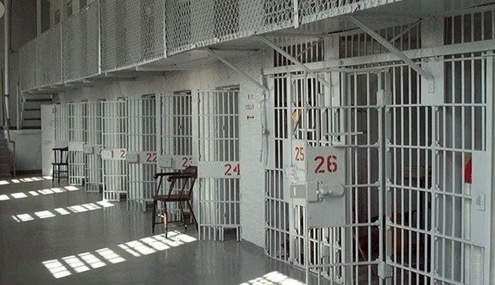 Βγήκαν τα μαχαίρια στις φυλακές Τρικάλων - Σοβαρά επεισόδια