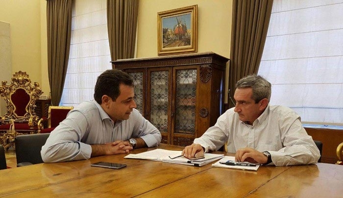 Συνάντηση εργασίας του Περιφερειάρχη με τον Νεκτάριο Σαντορινιό