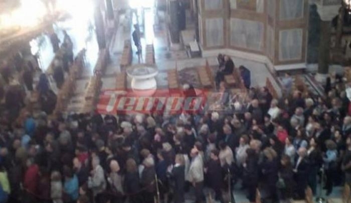 Πάτρα: "Λαοθάλασσα" πιστών για την Τιμία Ζώνη της Παναγίας [pics, vid]