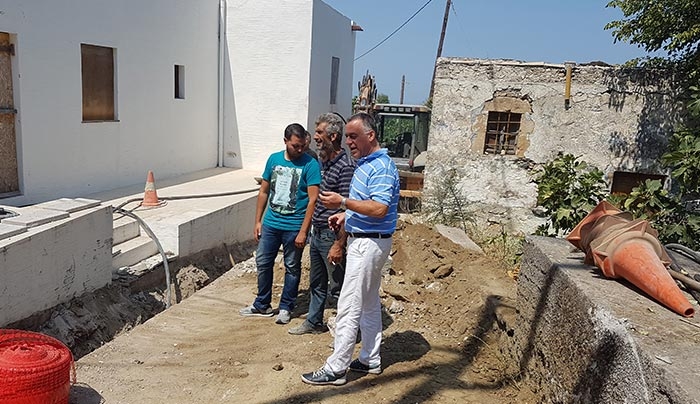 “Η Κως προχωρά μπροστά με έργα. Υπογειοποίηση δικτύου ΔΕΗ και ανακατασκευή δρόμων στο Ασφενδιού.”(φωτό)