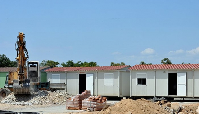 Πρόβλημα με τα air condition καθυστερεί την επιχείρηση «Βοτανικός» για τους μετανάστες