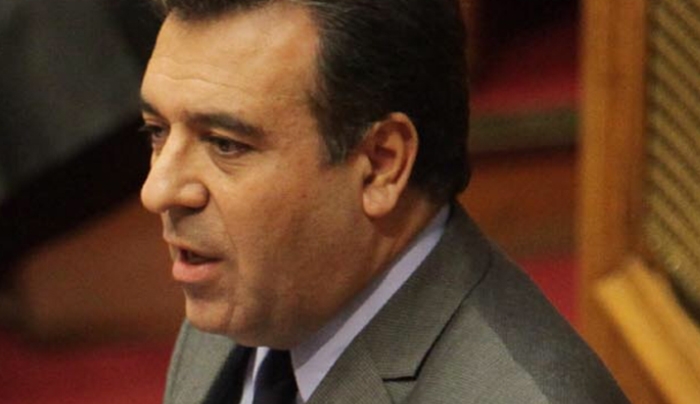 ΜΑΝΟΣ ΚΟΝΣΟΛΑΣ: «Σε αδιέξοδο επαγγελματίες που δραστηριοποιούνται στο άθλημα της αετοσανίδας στις παραλίες»