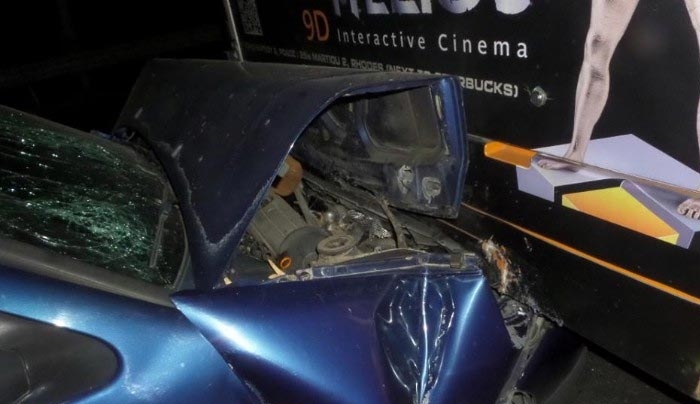 Ι.Χ. «καρφώθηκε» πάνω σε λεωφορείο στην Κάλαθο (φωτορεπορτάζ)
