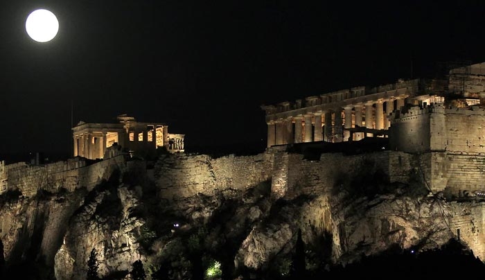 Πανσέληνος και μερική έκλειψη σελήνης μαζί - Τι ώρα θα είναι ορατό το φαινόμενο