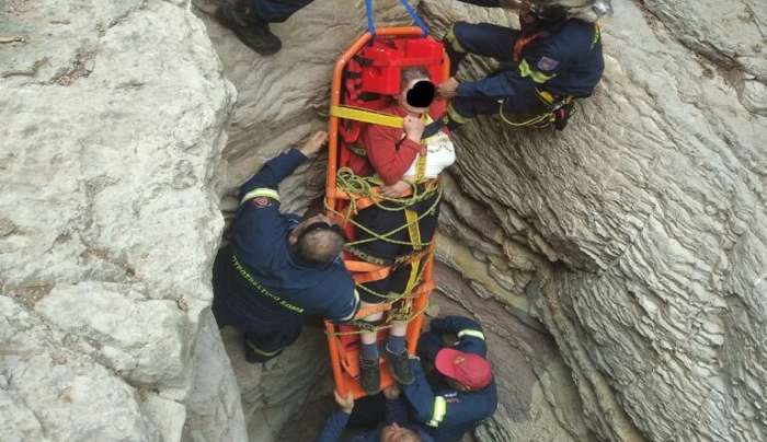 Μεγάλη επιχείρηση για την ανάσυρση τουρίστριας από φαράγγι στα Σιάννα