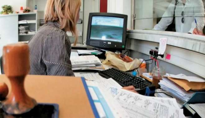 Τι αλλάζει στην τσέπη των δημοσίων υπαλλήλων μετά τις φοροελαφρύνσεις