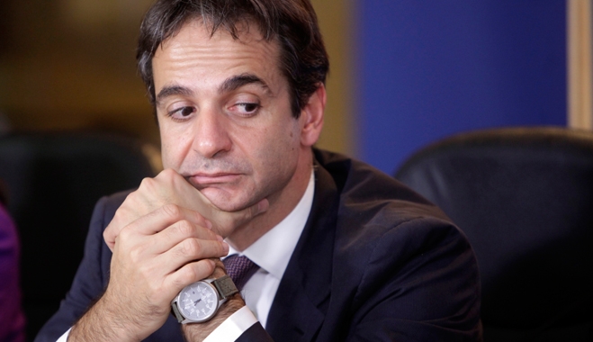 «Εκπτώσεις» Μητσοτάκη για τις παράνομες μονιμοποιήσεις: