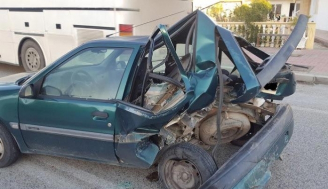 "Είχε άγιο"-Νέο τροχαίο στη Ρόδο: Νεαρή οδηγός γλίτωσε από του «Χάρου τα δόντια»