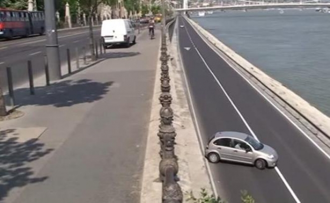 Προσπαθούσε να κάνει αναστροφή 4 λεπτά και στο τέλος τα κατάφερε!