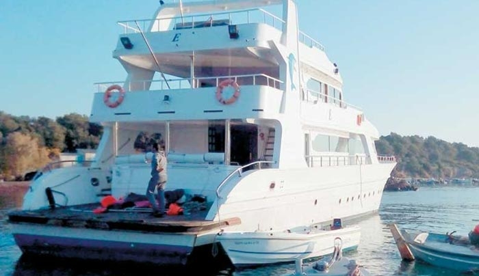 Μετέφεραν πάνω από 200 μετανάστες με... πολυτελή θαλαμηγό