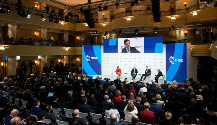 Βαθαίνει το ρήγμα με ΗΠΑ: Ο Μακρόν συγκαλεί έκτακτη Σύνοδο ΕΕ για Ουκρανία στις 17/2 – Την Κυριακή οι ΥΠΕΞ