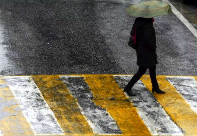 Καιρός σήμερα: Θυελλώδεις άνεμοι και πτώση της θερμοκρασίας, που θα βρέξει