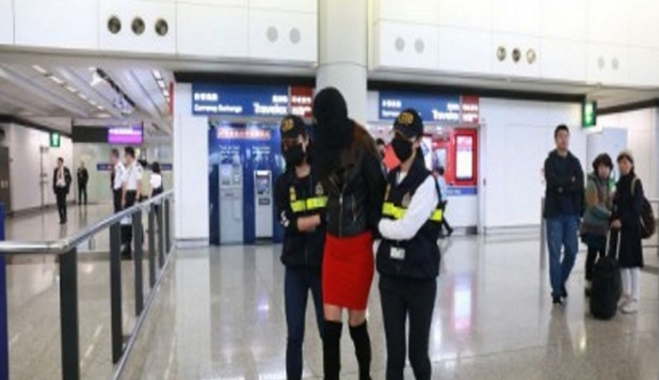 Συγκλονίζει το 19χρονο μοντέλο από τις φυλακές του Χονγκ Κονγκ: “Προσεύχομαι να τελειώσει το μαρτύριο”!