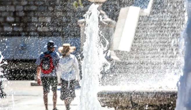 Καιρός σήμερα: Θερμή εισβολή με θερμοκρασίες έως 30 βαθμούς Κελσίου – Αφρικανική σκόνη και 8 μποφόρ