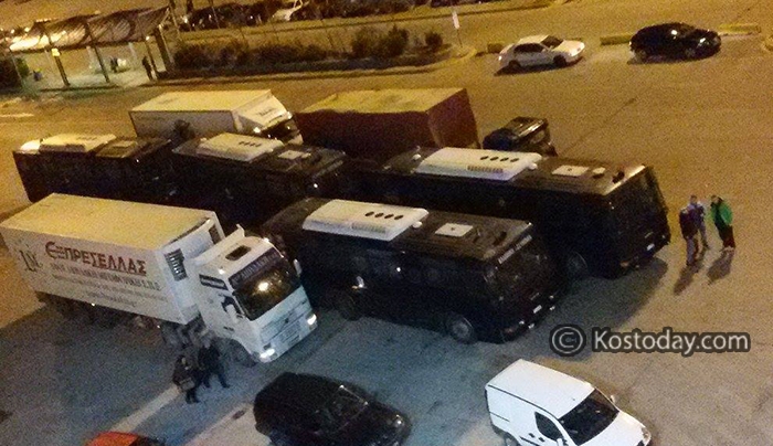 ΣΥΜΒΑΙΝΕΙ ΤΩΡΑ: Κλούβες των ΜΑΤ αναχώρησαν από το Λιμάνι του Πειραιά για τα Δωδεκάνησα