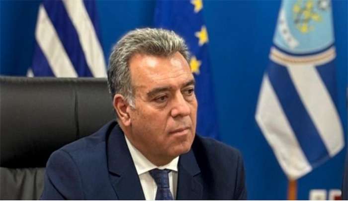Μάνος Κόνσολας: «Να διευκολυνθούν οι πολίτες που έχουν παλαιού τύπου ταυτότητες σε ισχύ στην έκδοση διαβατηρίου»