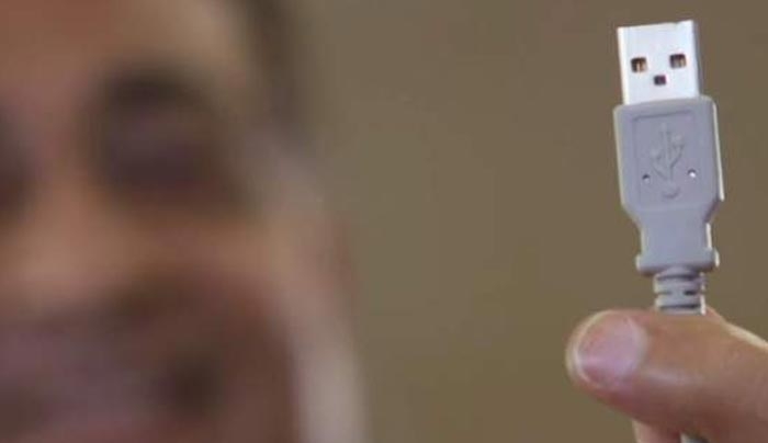 Ο άνθρωπος που έφτιαξε το USB δεν έβγαλε... φράγκο από αυτό -Αλλά δεν τον πειράζει