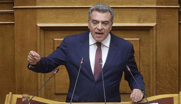 ΜΑΝΟΣ ΚΟΝΣΟΛΑΣ: «Βρισκόμαστε στο 2026, αλλά κάποιοι συμπεριφέρονται σα να βρισκόμαστε στη δεκαετία του 70»