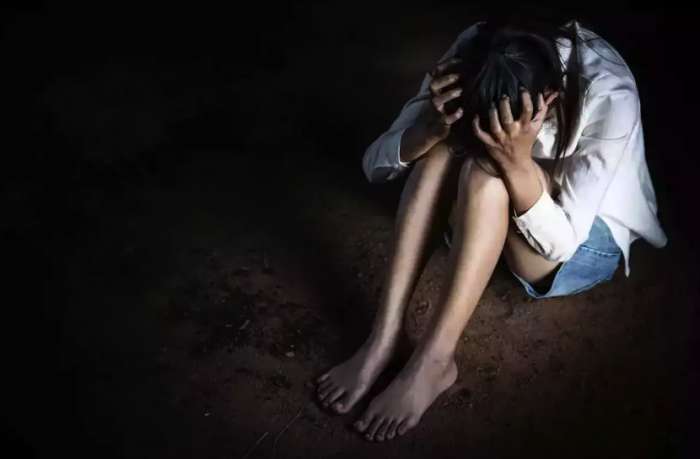 Χαϊδάρι: «Με άρπαξε από τα μαλλιά και προσπάθησε να βάλει στο αμάξι» λέει η 16χρονη