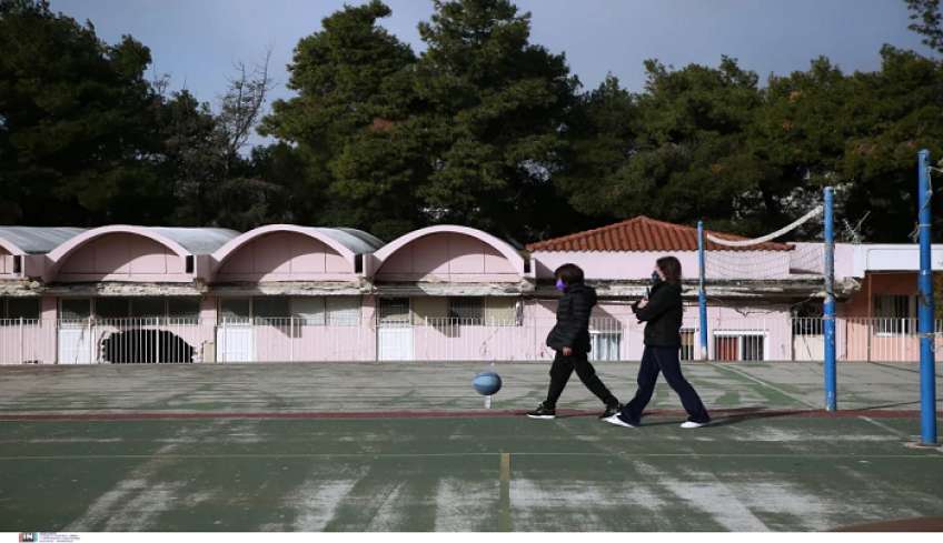 «Έχω καφέ ζώνη στο καράτε, δέρνω γονείς»: Σάλος με παραλήρημα δασκάλου αγγλικών σε γυμνάσια της Λέσβου