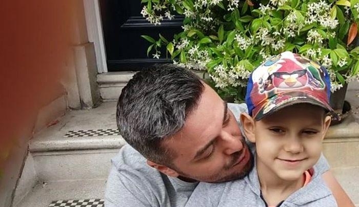 Συγκινεί ο μικρός μαχητής Βαγγέλης: «Σας αγαπώ»