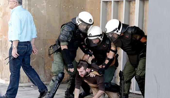Κίνημα οργής κατά των πλειστηριασμών σπιτιών από λαϊκές γειτονιές-Γίναμε Ισπανία (βίντεο)