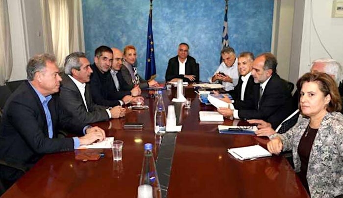 Ο Περιφερειάρχης Ν. Αιγαίου Γιώργος Χατζημάρκος στην πρώτη συνάντηση της ΕΝΠΕ με τον νέο Υπουργό Εσωτερικών Πάνο Σκουρλέτη
