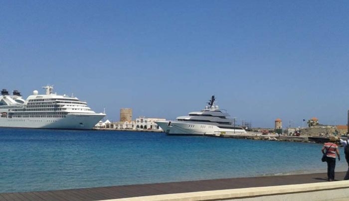 Η ΕΕ προτίθεται να επανεξετάσει το θέμα με τη βίζα στα νησιά