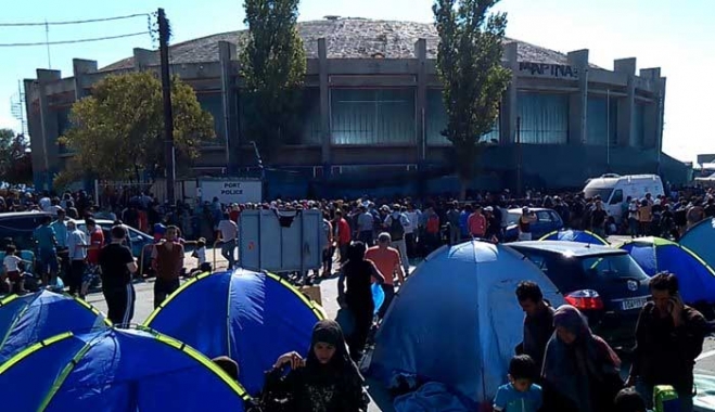«Πνίγεται» στους πρόσφυγες η Λέσβος: Πάνω από 4.000 έφτασαν στο νησί σε ένα πρωί