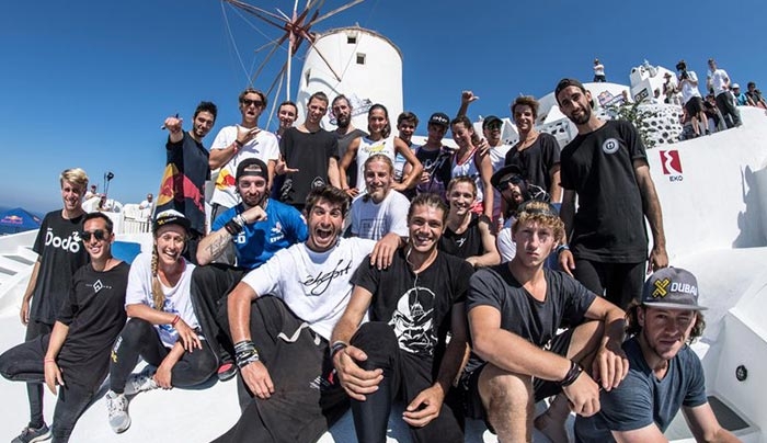 Red Bull Art of Motion 2016: Ένα εντυπωσιακό υπερθέαμα, πάνω από τις κατάλευκες σκεπές της Οίας, με την συνδιοργάνωση της Περιφέρειας Νοτίου Αιγαίου