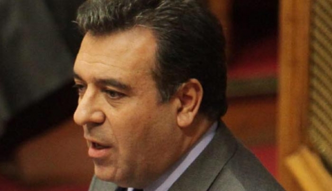 ΜΑΝΟΣ ΚΟΝΣΟΛΑΣ: «Με ποια κριτήρια σχεδιάζεται η οριοθέτηση ολόκληρου του οικισμού της Σκάλας στην Πάτμο, ως αρχαιολογικού χώρου;»