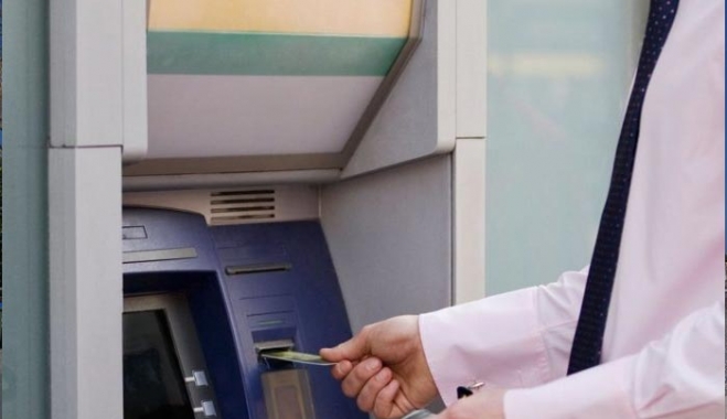 Ρόδος: Αστυνομικός επέστρεψε κάρτα και χρήματα που βρήκε σε ΑΤΜ.