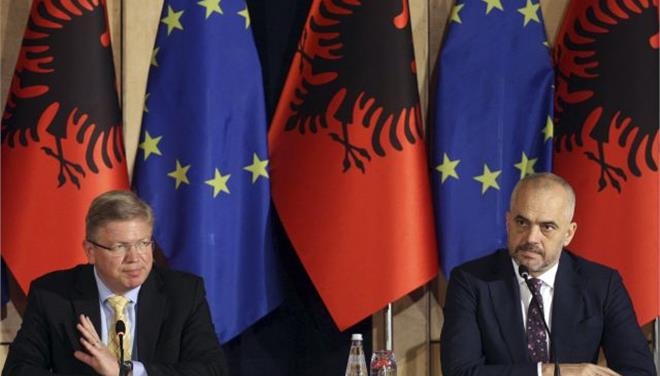 Κομισιόν: Η Αλβανία θα λάβει καθεστώς υποψήφιας για ένταξη στην ΕΕ χώρας