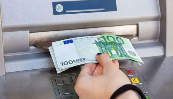 Aναλήψεις από τα ΑΤΜ χωρίς προμήθεια από τις 11 Αυγούστου – Τι προβλέπει η τροπολογία