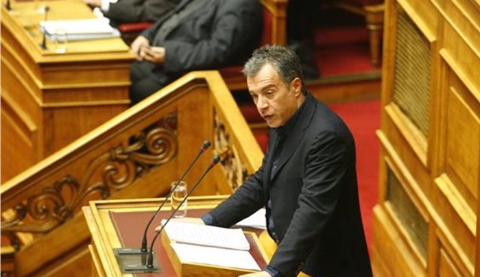 Θεοδωράκης: 200 εκατ. για την ανθρωπιστική κρίση, 500 εκατ. εν κρυπτώ για όπλα