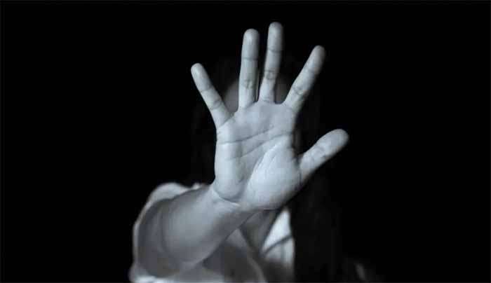 Θεσσαλονίκη: Στο εδώλιο 53χρονος για τον βιασμό της ανιψιάς του – “Το σπίτι μου είναι ένας τάφος ανοιχτός”