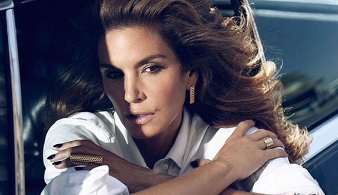 Η Cindy Crawford και το μυστικό για να δείχνεις νέα και σέξι